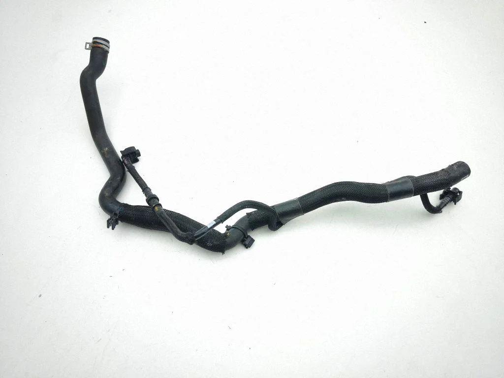 Engine coolant pipe/hose