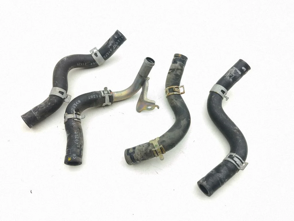 Engine coolant pipe/hose