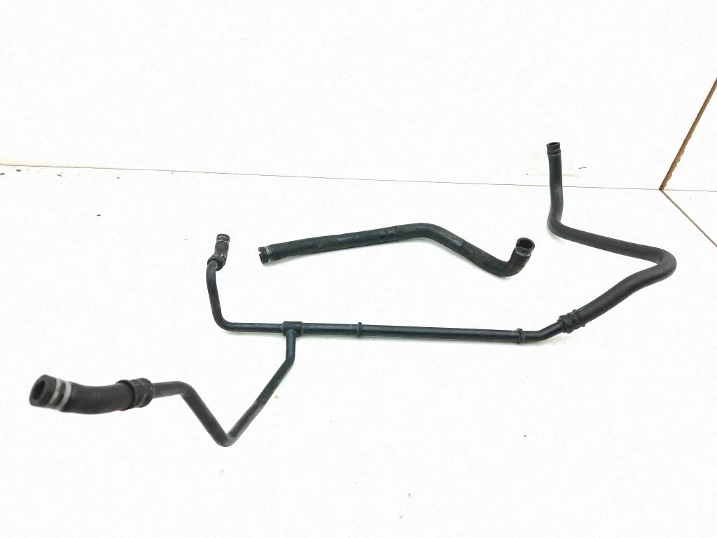 Engine coolant pipe/hose