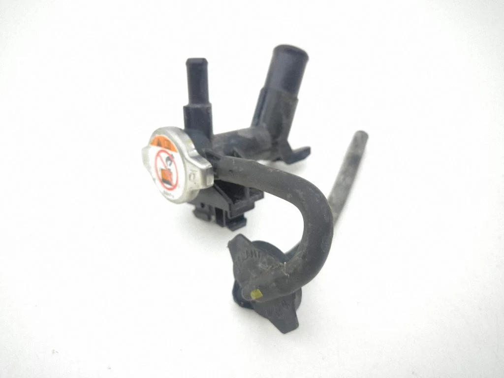 Engine coolant pipe/hose