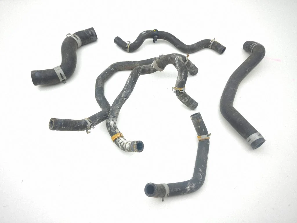 Engine coolant pipe/hose