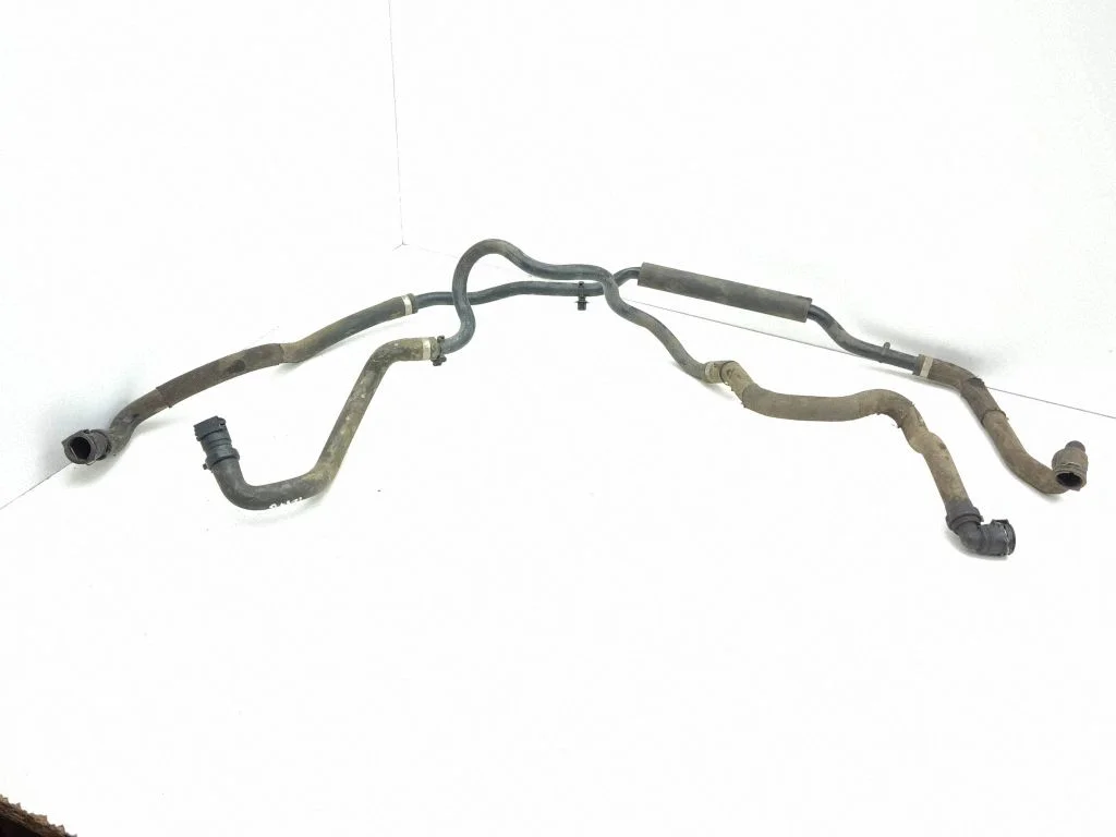 Engine coolant pipe/hose