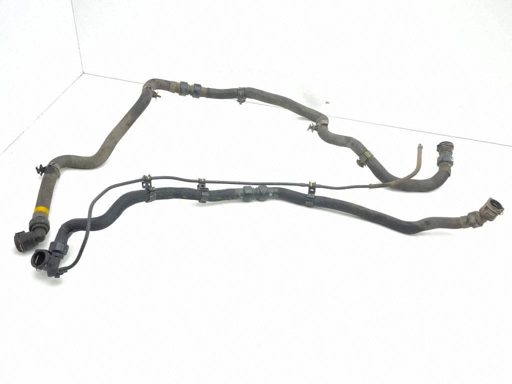 Engine coolant pipe/hose