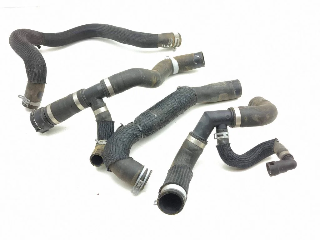 Engine coolant pipe/hose