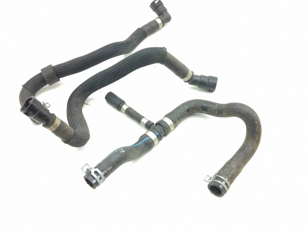 Engine coolant pipe/hose