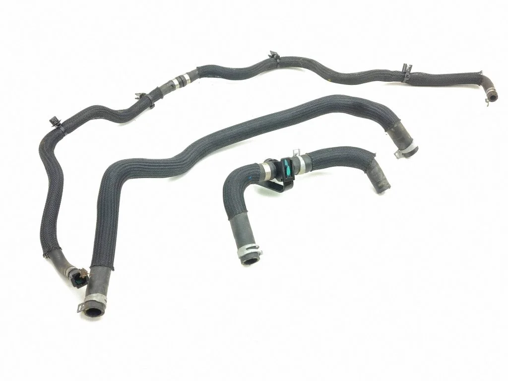 Engine coolant pipe/hose