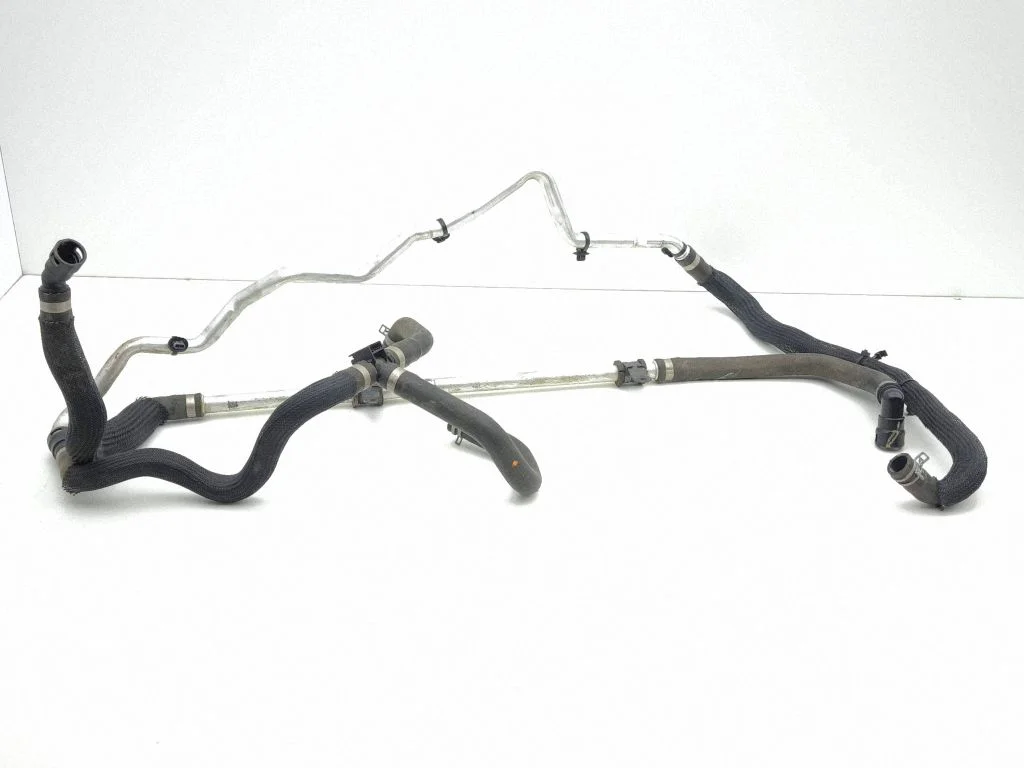 Engine coolant pipe/hose