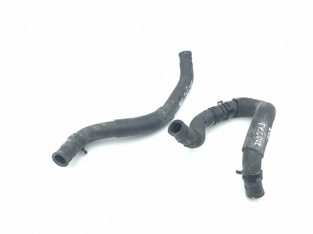 Engine coolant pipe/hose