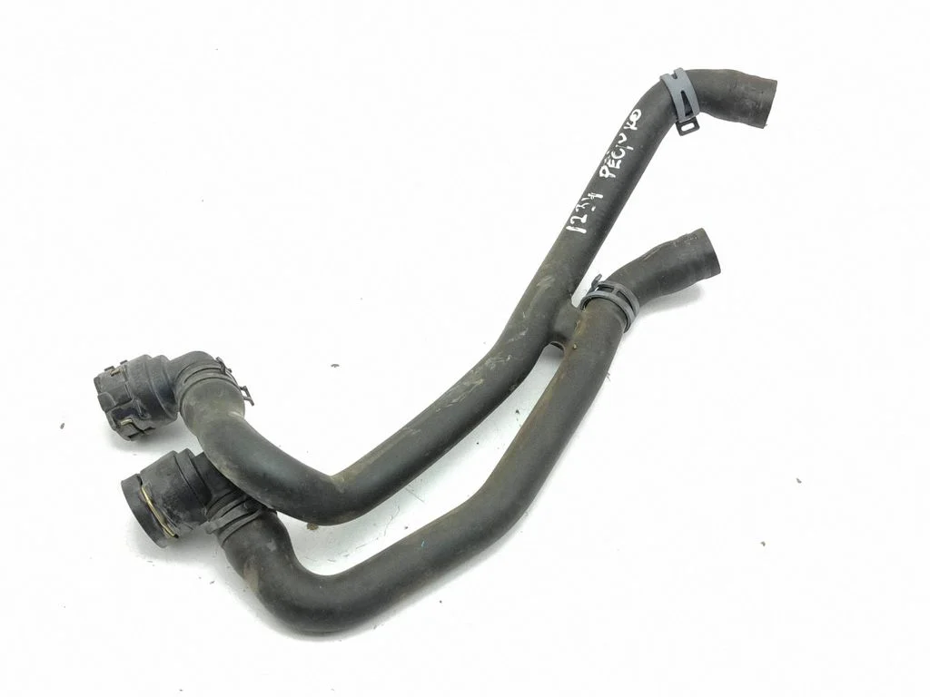 Engine coolant pipe/hose
