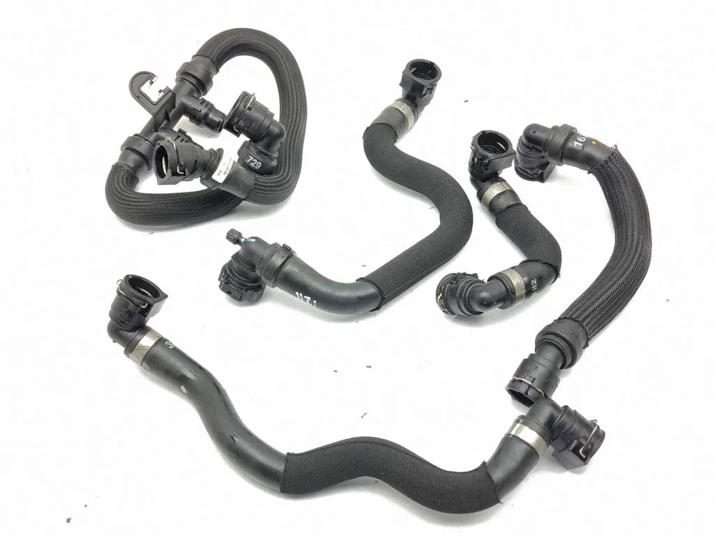Engine coolant pipe/hose
