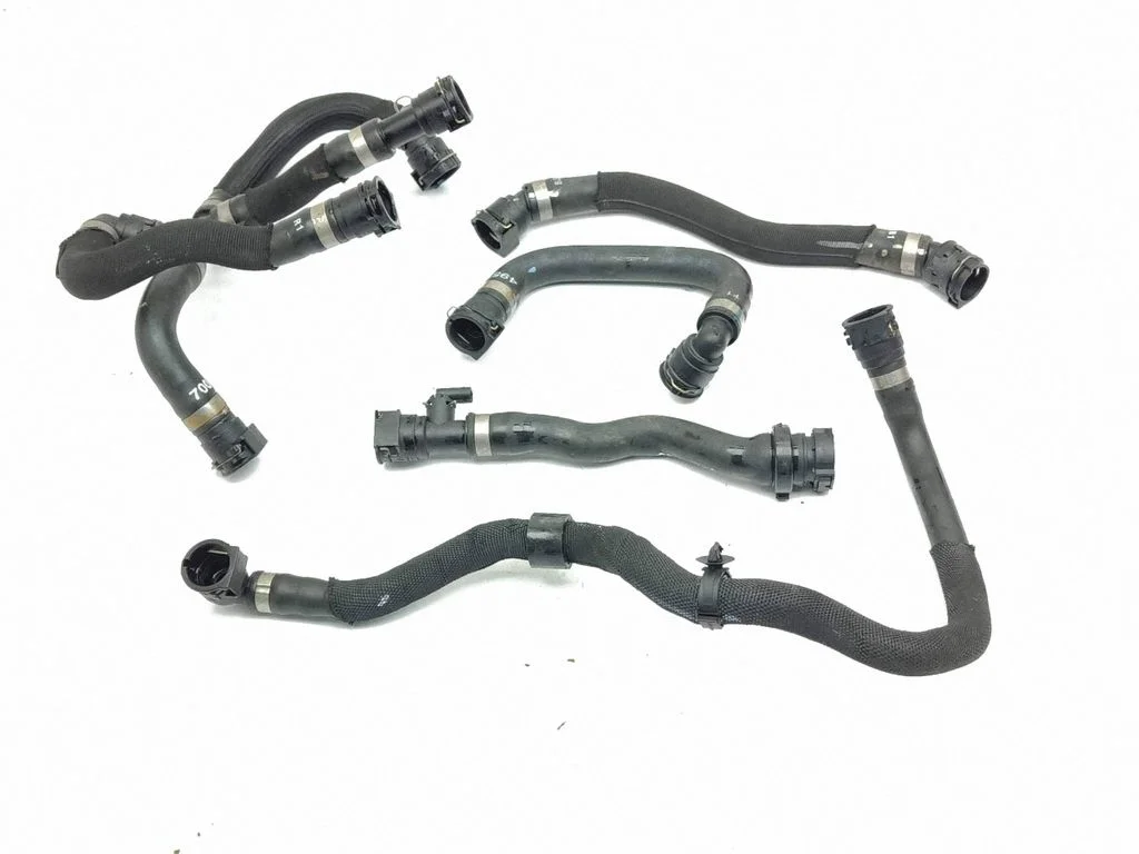 Engine coolant pipe/hose