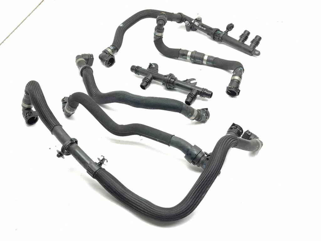 Engine coolant pipe/hose
