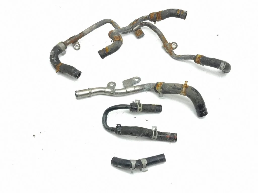 Engine coolant pipe/hose