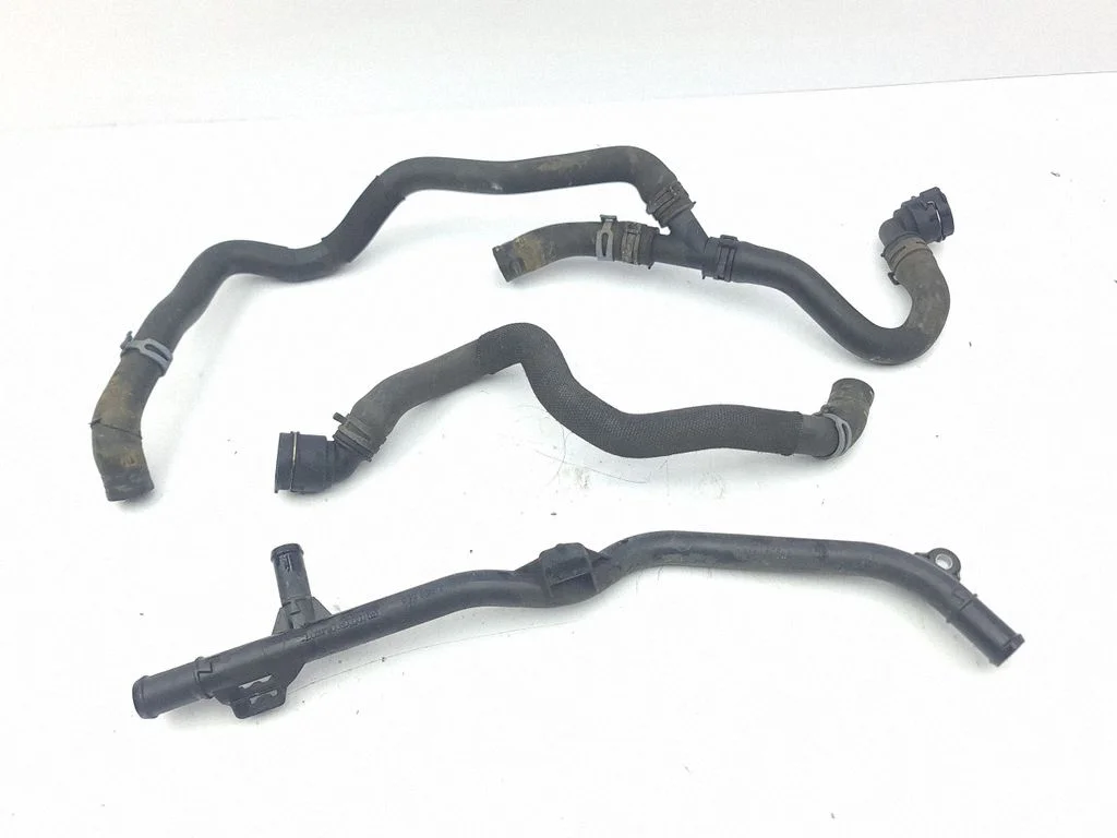 Engine coolant pipe/hose