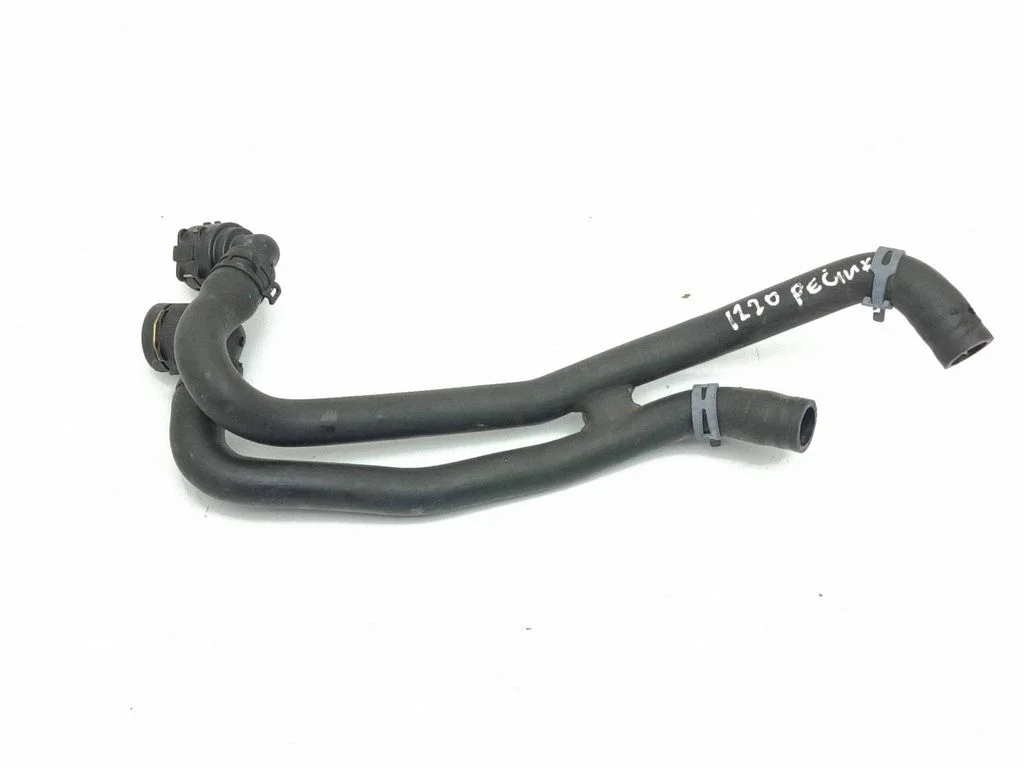 Engine coolant pipe/hose