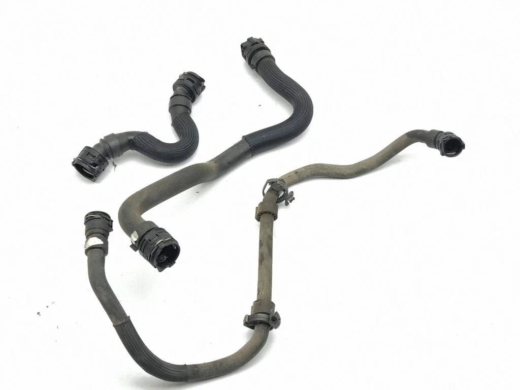 Engine coolant pipe/hose