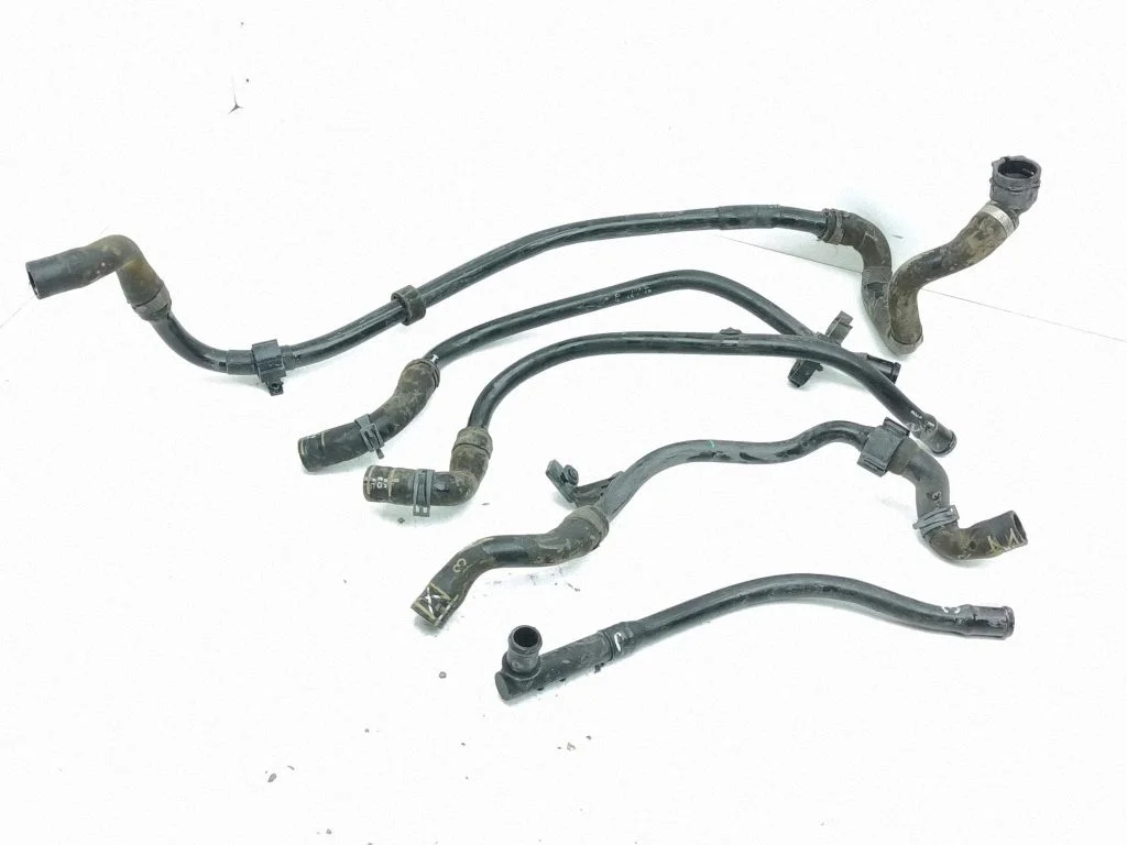 Engine coolant pipe/hose