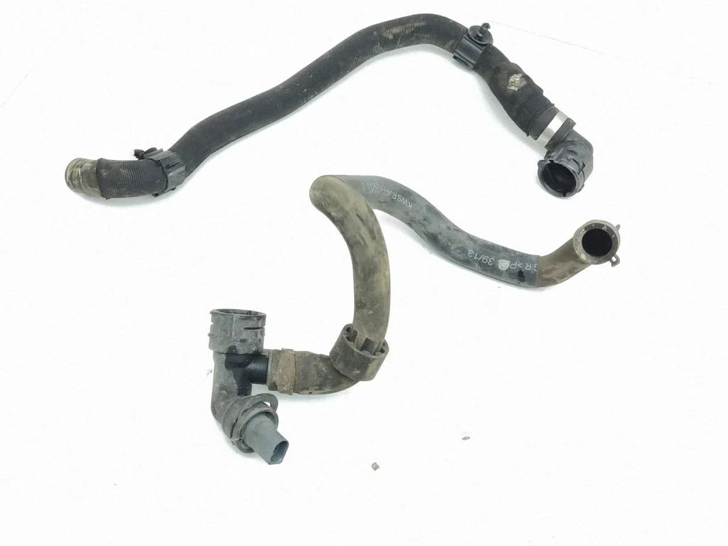 Engine coolant pipe/hose