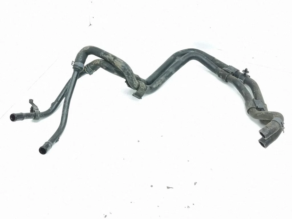 Engine coolant pipe/hose