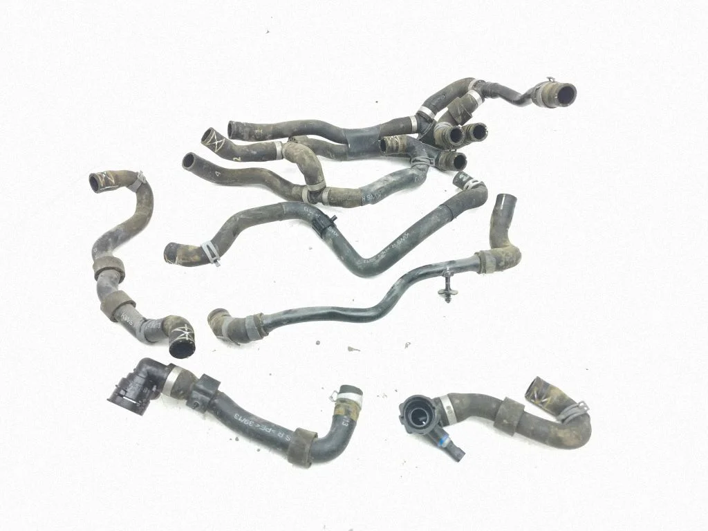 Engine coolant pipe/hose