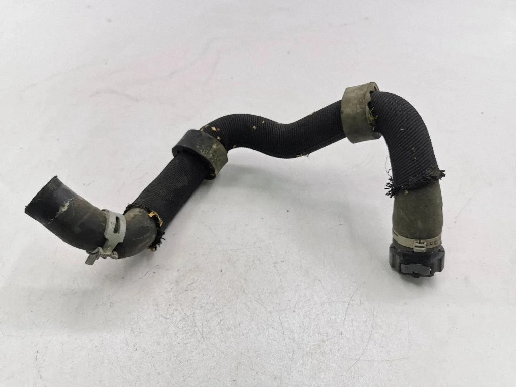 Engine coolant pipe/hose