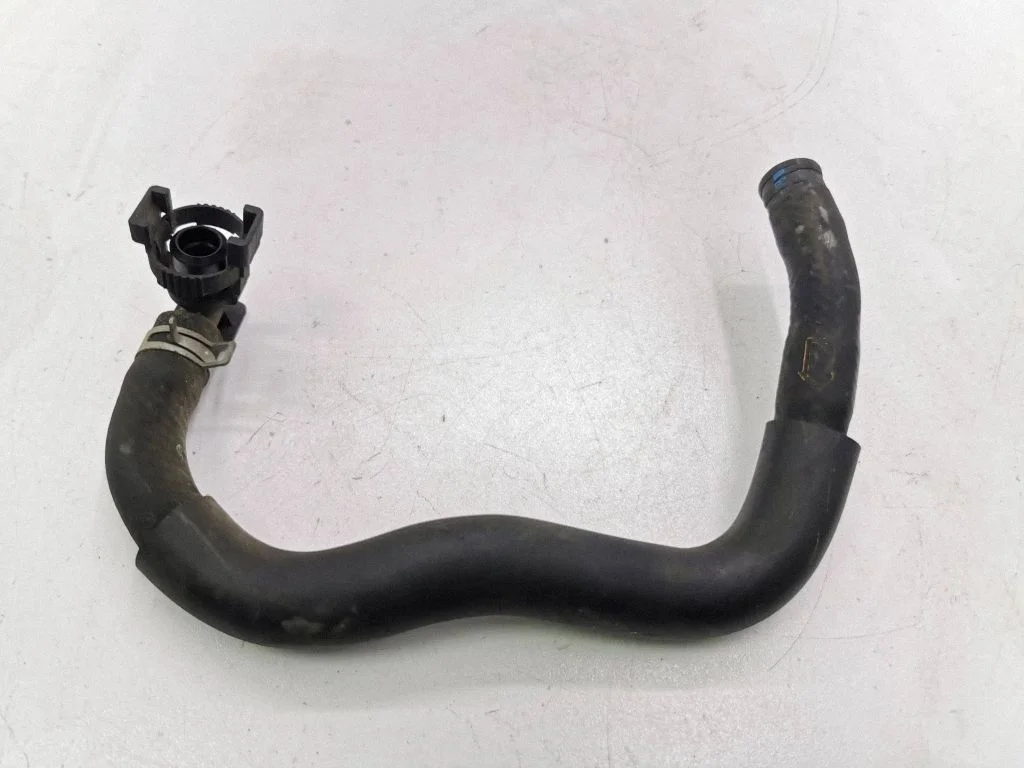 Engine coolant pipe/hose