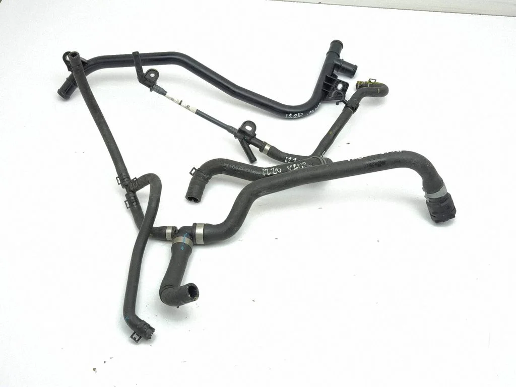Engine coolant pipe/hose