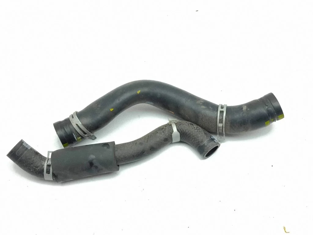 Engine coolant pipe/hose