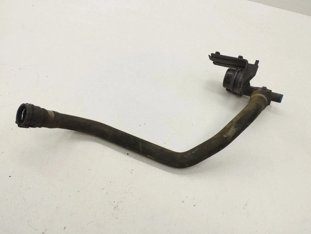 Engine coolant pipe/hose