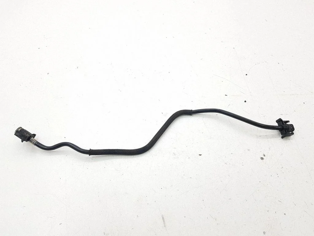 Engine coolant pipe/hose