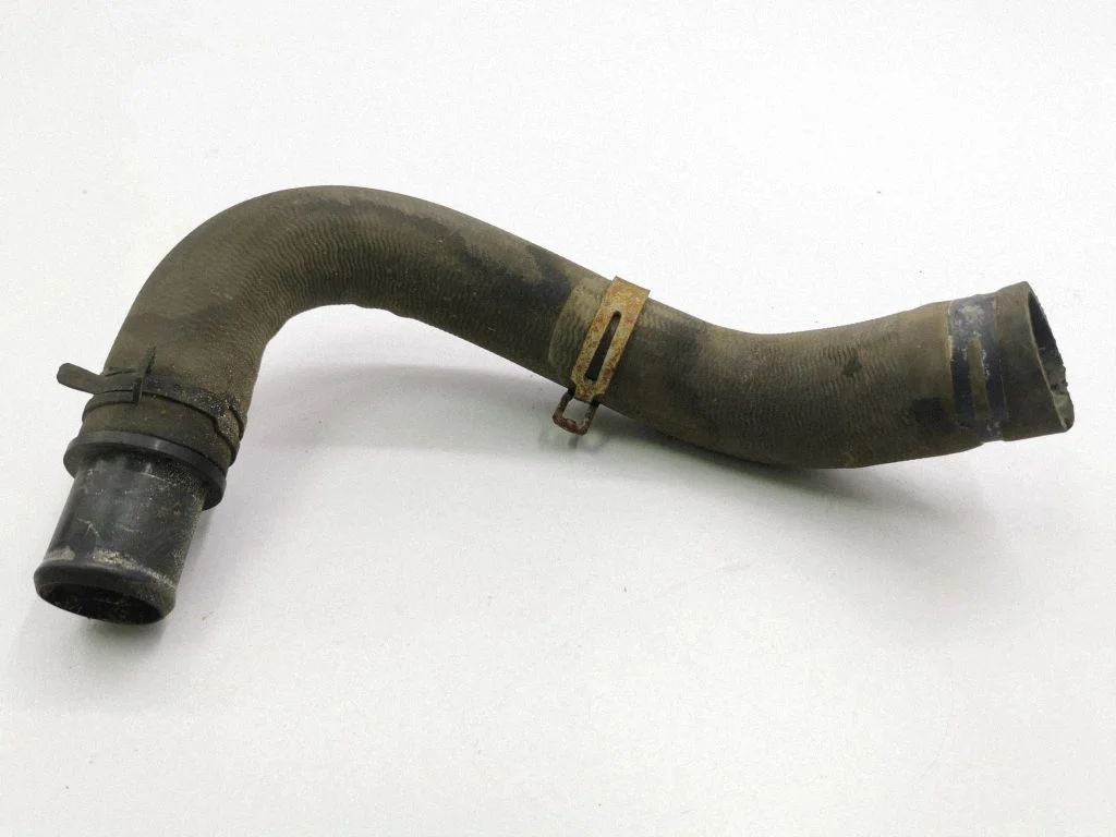 Engine coolant pipe/hose