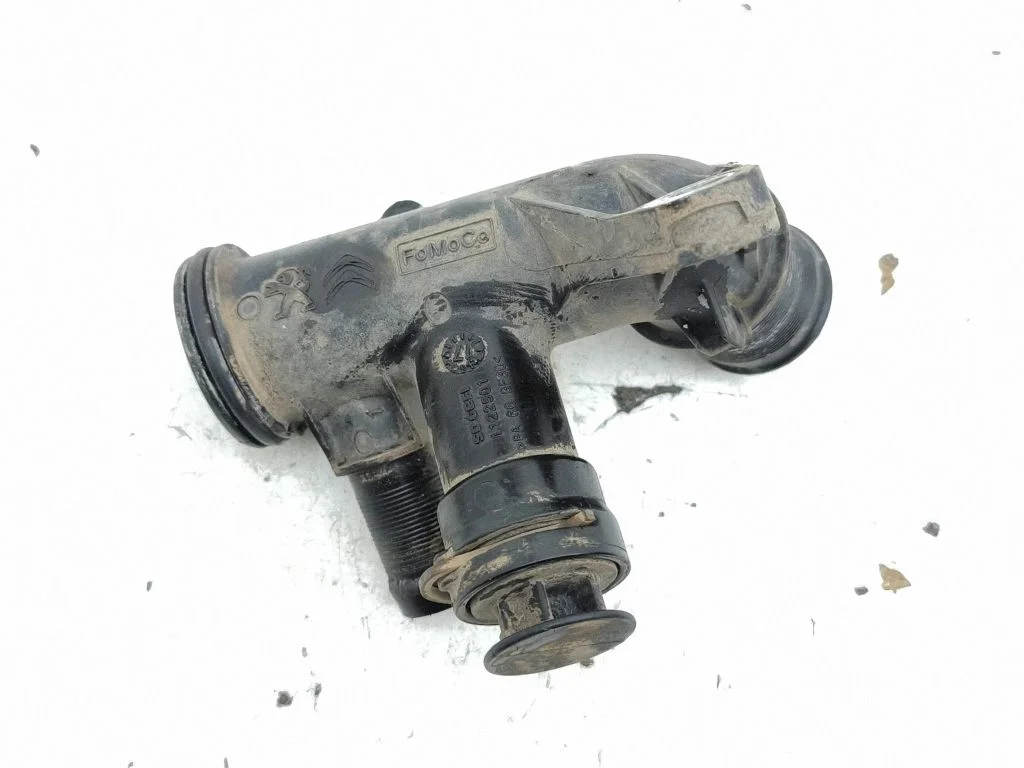 Engine coolant pipe/hose