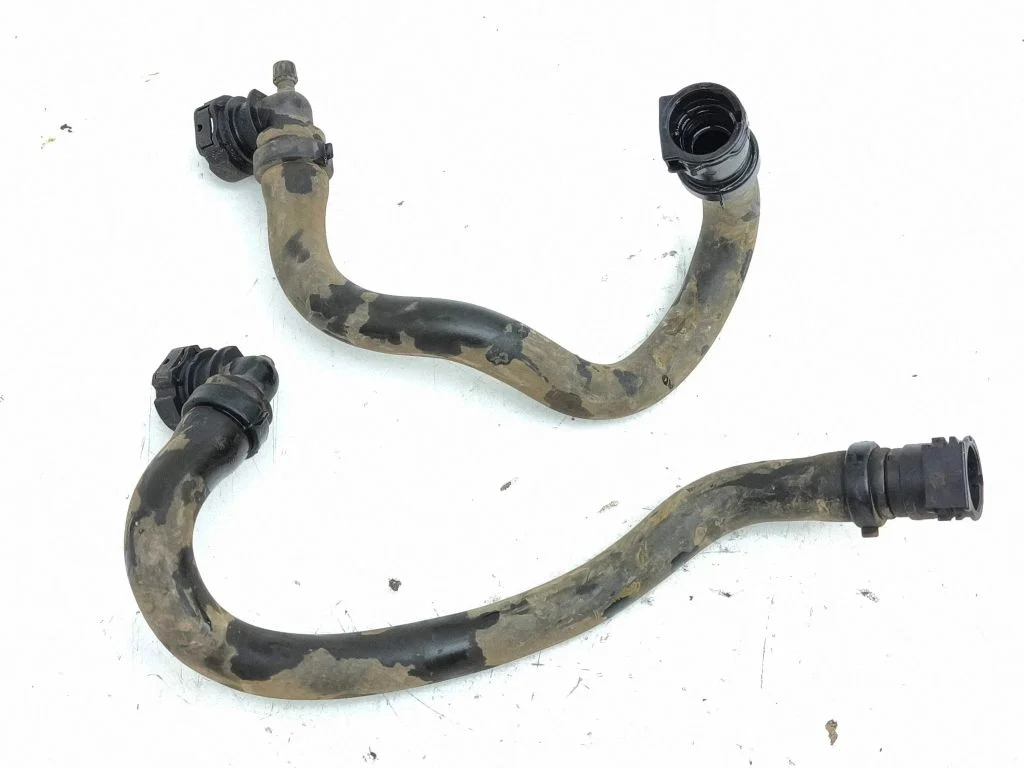 Engine coolant pipe/hose