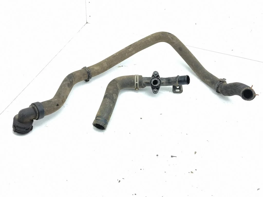 Engine coolant pipe/hose