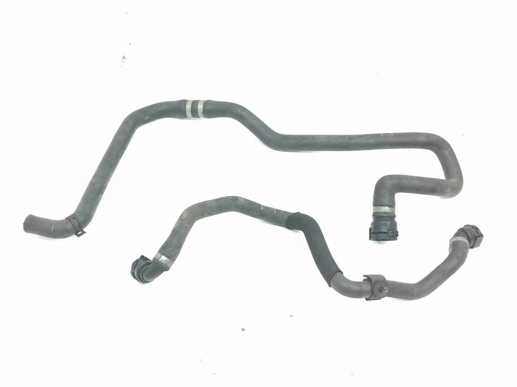 Engine coolant pipe/hose
