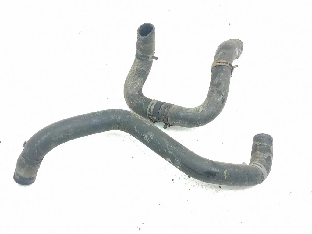 Engine coolant pipe/hose