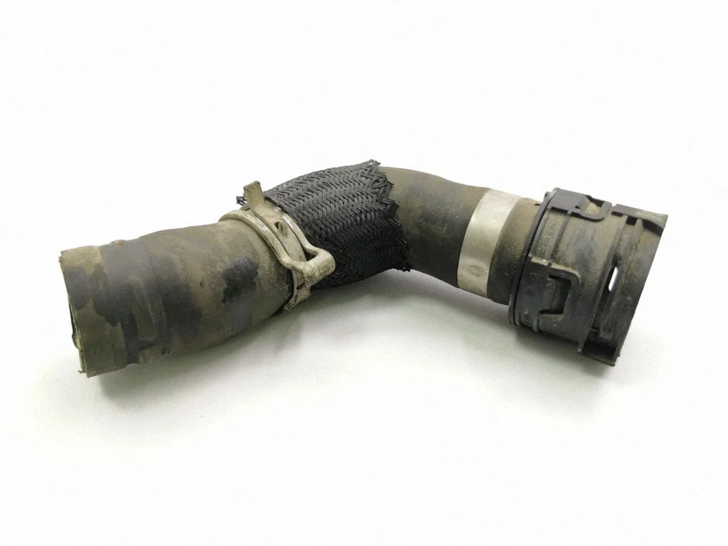Engine coolant pipe/hose