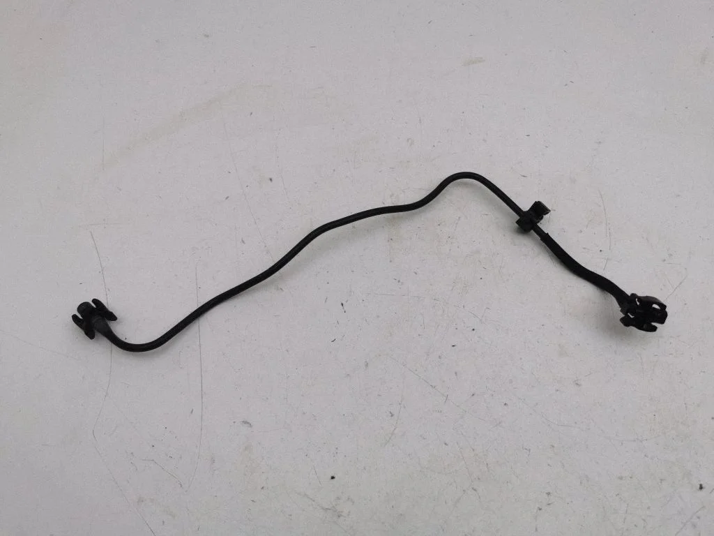 Engine coolant pipe/hose