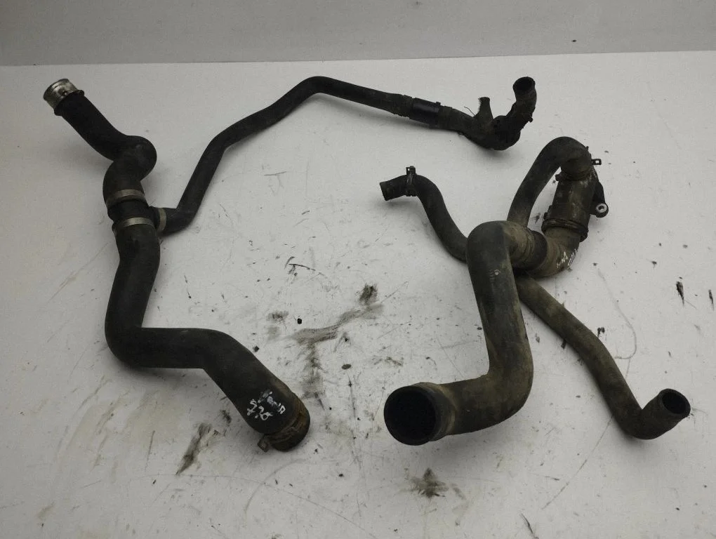 Engine coolant pipe/hose