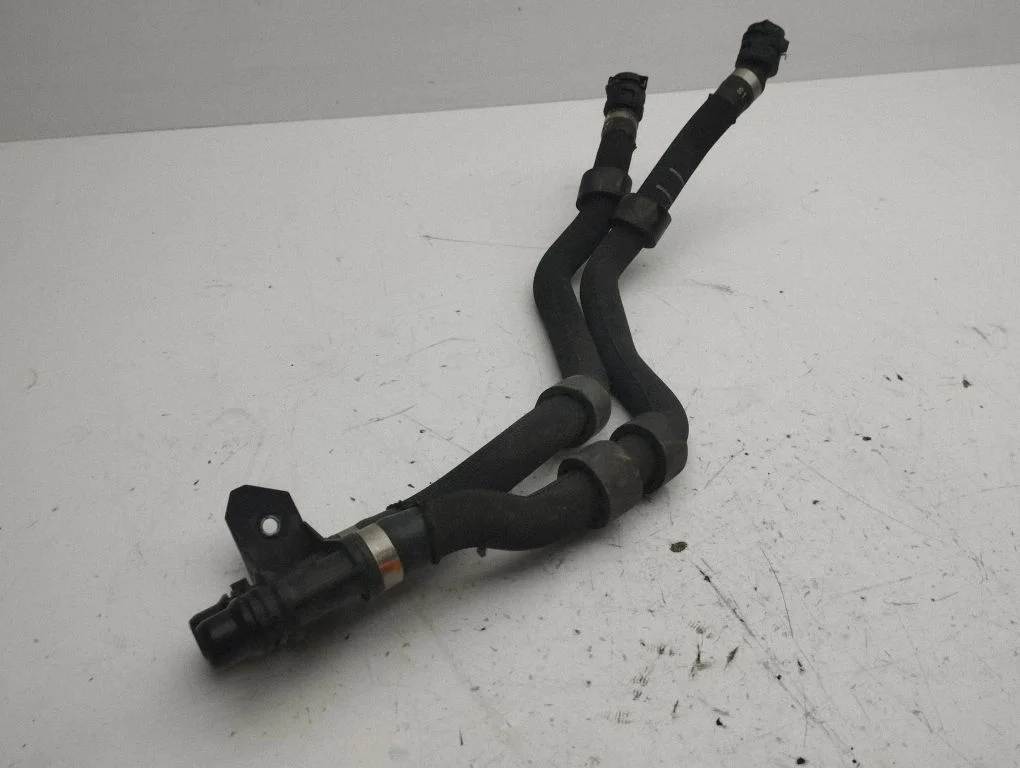 Engine coolant pipe/hose