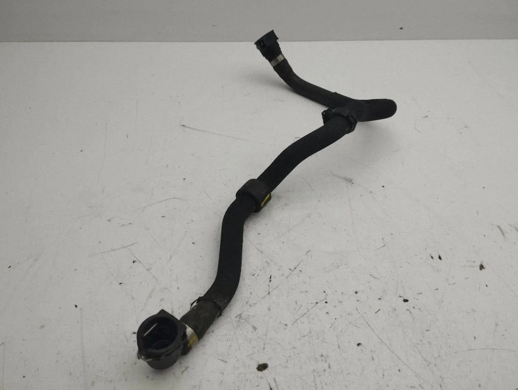 Engine coolant pipe/hose
