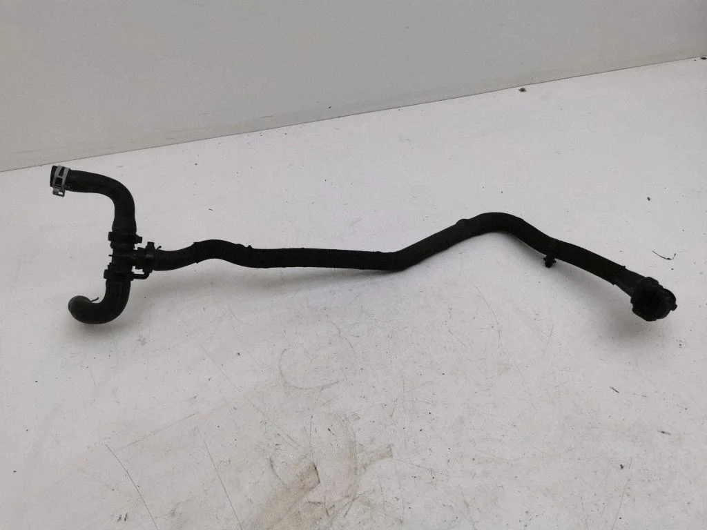 Engine coolant pipe/hose