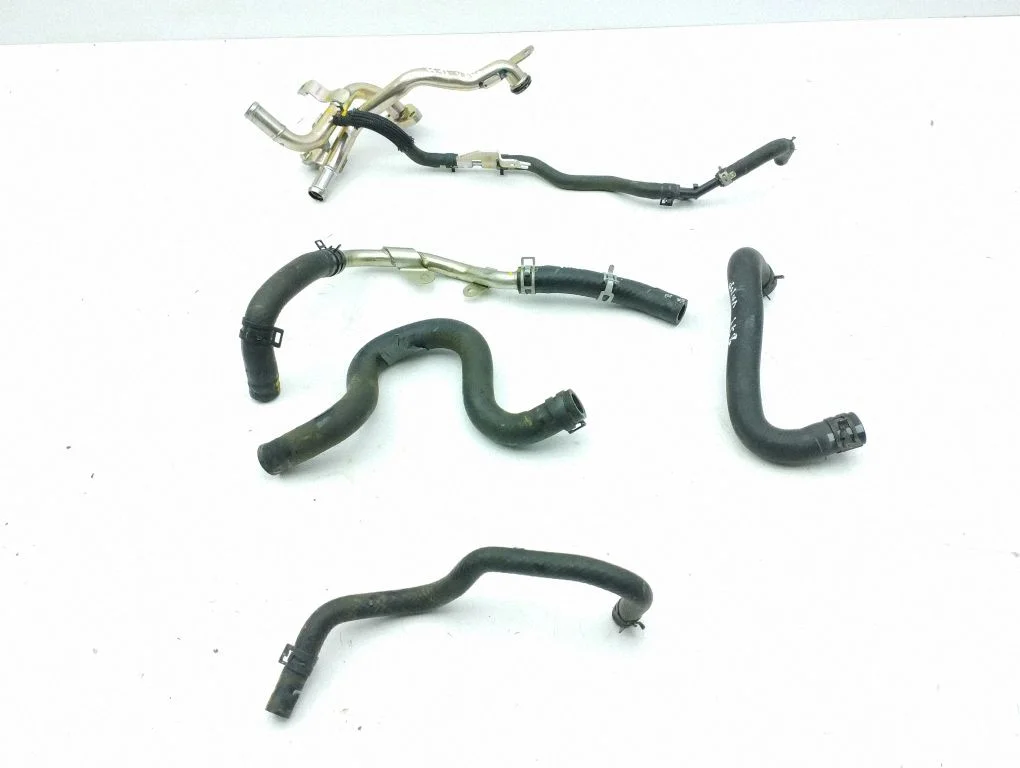 Engine coolant pipe/hose