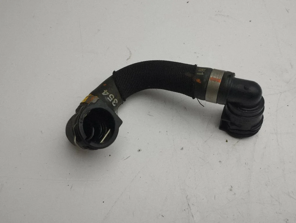 Engine coolant pipe/hose