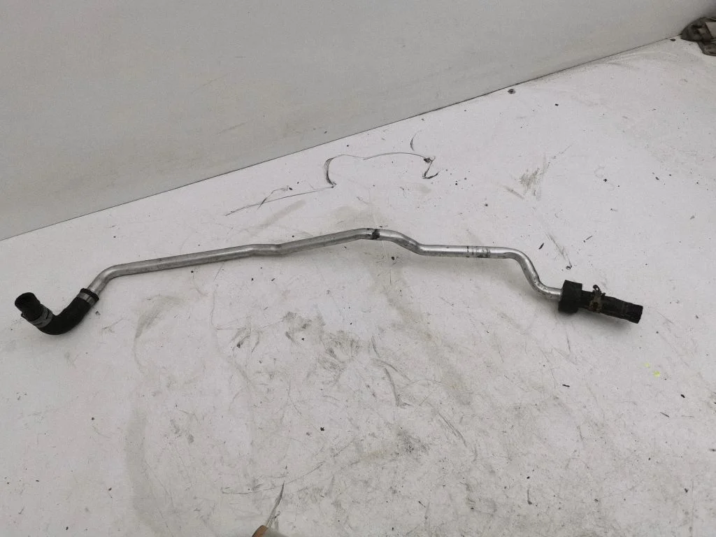 Engine coolant pipe/hose M130851