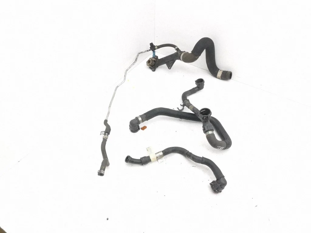 Engine coolant pipe/hose