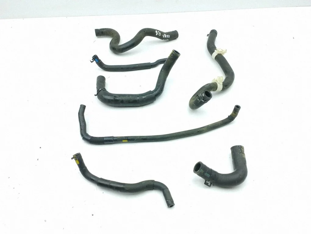 Engine coolant pipe/hose