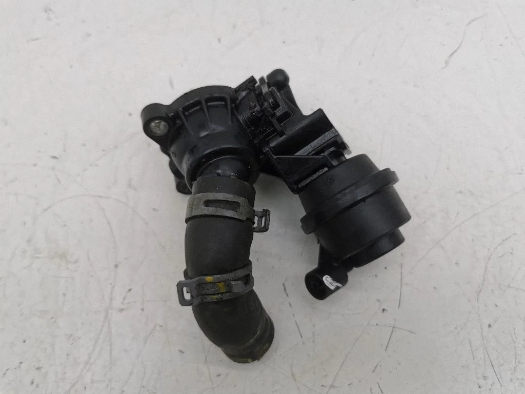 Engine coolant pipe/hose