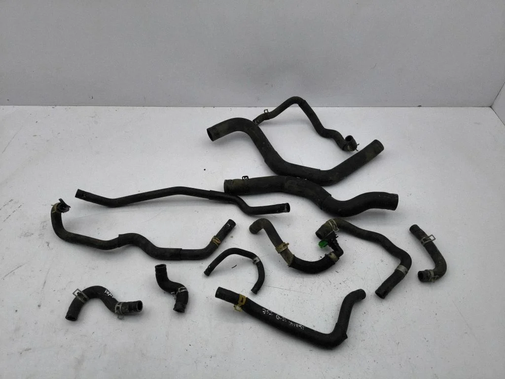 Engine coolant pipe/hose