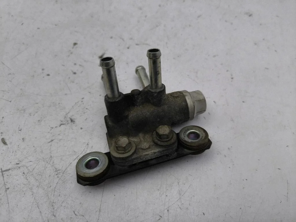 Engine coolant pipe/hose – front left